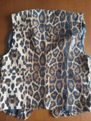 Conjunto de leopardo y lentejuelas