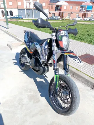 KTM 690 SMC R Supermotard año 2011