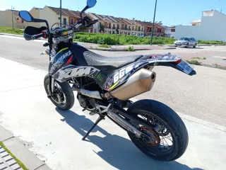 KTM 690 SMC R Supermotard año 2011