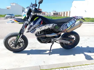 KTM 690 SMC R Supermotard año 2011