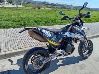 KTM 690 SMC R Supermotard año 2011
