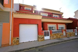 Casa adosada en venta en Centro en Alcazares, Los