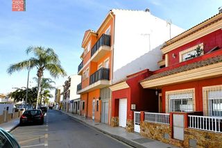 Casa adosada en venta en Centro en Alcazares, Los