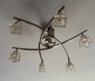 Mesa comedor extensible negra + lámpara cristal