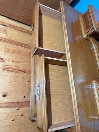 Cómoda de castaño con espejo