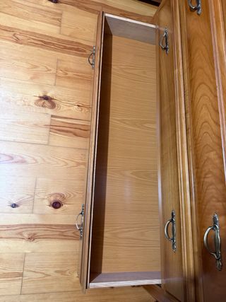 Cómoda de castaño con espejo