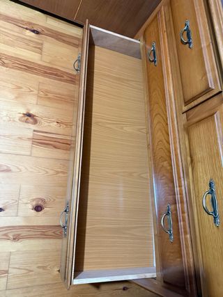 Cómoda de castaño con espejo