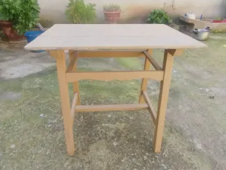 Antigua mesita tocinera de madera