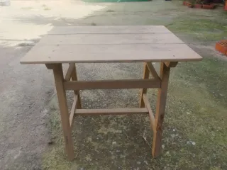 Antigua mesita tocinera de madera