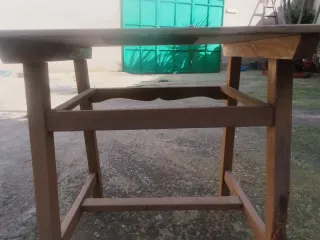 Antigua mesita tocinera de madera