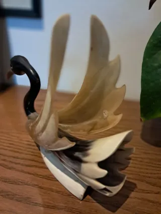 Figura Cisne Nácar Beige y Negro