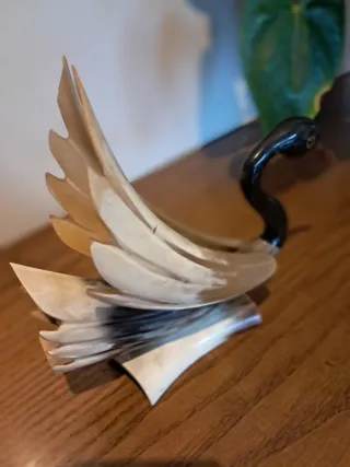 Figura Cisne Nácar Beige y Negro