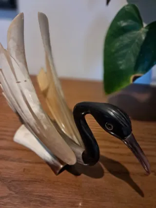 Figura Cisne Nácar Beige y Negro