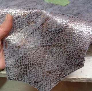 Piel de cabra efecto escamas