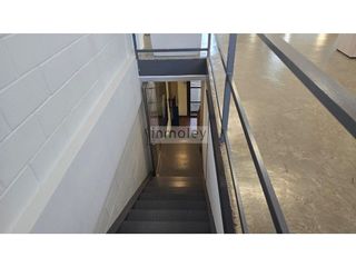 Nave industrial en alquiler en Adurtza - Aretxabaleta en Vitoria-Gasteiz