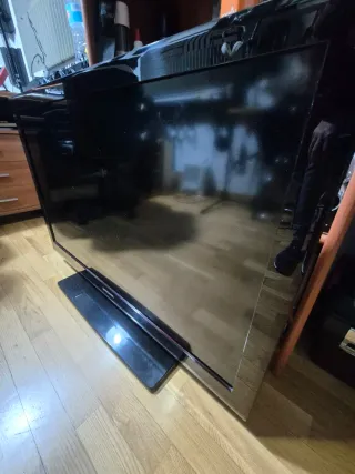 Samsung TV 42 (No Smart TV)