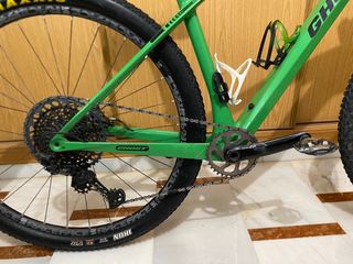 Bicicleta MTB Ghost de carbono