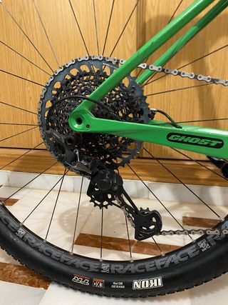 Bicicleta MTB Ghost de carbono