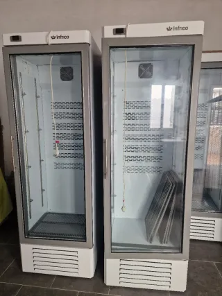 Lote de 8 Neveras comerciales Infrico nuevas.