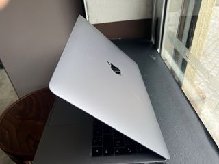 MacBook Pro 13 Touch Bar i5 2.9GHz 250GB SSD 8Gb