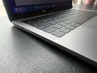 MacBook Pro 13 Touch Bar i5 2.9GHz 250GB SSD 8Gb