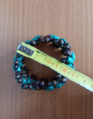 Par de pulseras artesanales de coco y madera