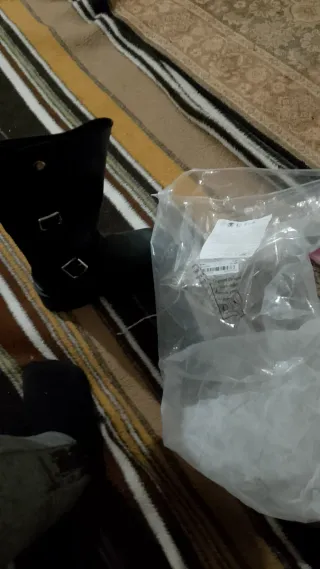 Botas negras con hebillas