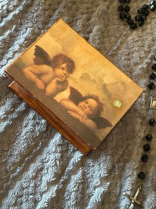 Set di due rosari e scatola decorata con angeli