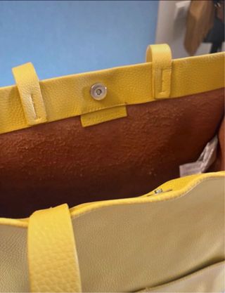 Bolso shopper amarillo con bolsillos