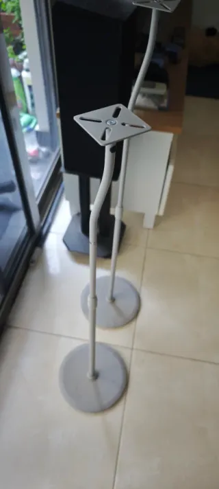 Soporte Hama para altavoces