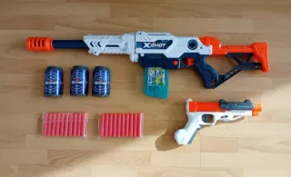 2 Pistolas (1 de ellas marca Nerf) +Balas +Dianas