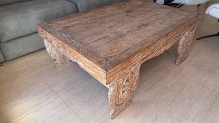 Tavolo da centro in legno massello intagliato a mano