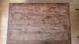 Tavolo da centro in legno massello intagliato a mano