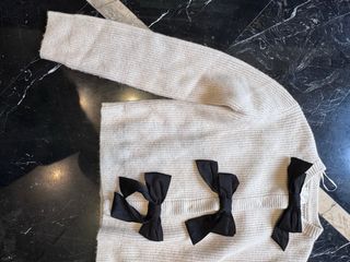 Jersey H&M Beige con Lazos Negros Talla S