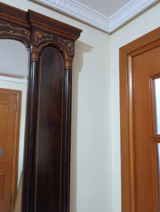 URGE: Mueble recibidor madera marquetería espejo
