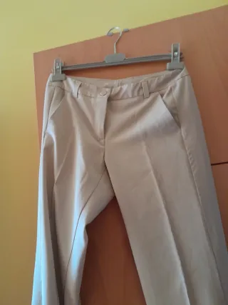 Pantalón de vestir beige talla M