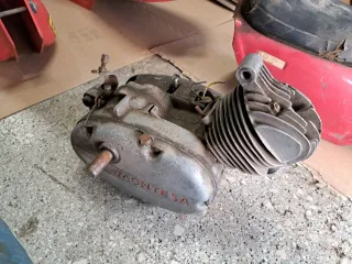 Lote depósitos y motor Montesa Bultaco...