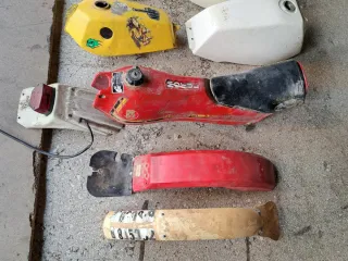 Lote depósitos y motor Montesa Bultaco...
