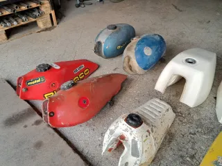 Lote depósitos y motor Montesa Bultaco...