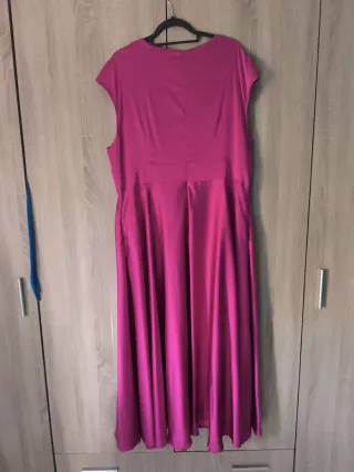 Vestido de fiesta fucsia de raso da talla de 50