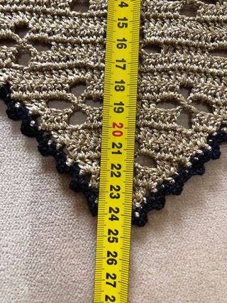 Bandana dorada crochet con lazo