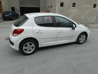 Peugeot 207 2012