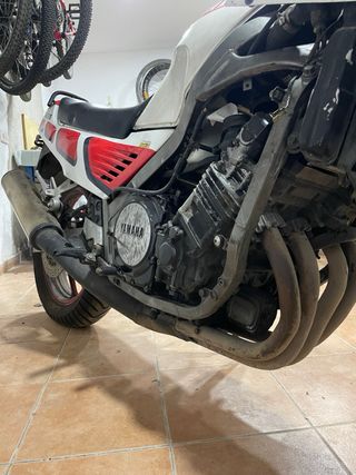 Yamaha FZ750 Genesis para restaurar