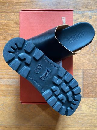 CAMPER. Sandalia Brutus. Zueco Piel Negro Talla 45