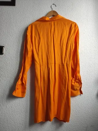 Vestido ZARA naranjas satinado camisero fruncido