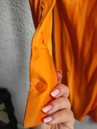 Vestido ZARA naranjas satinado camisero fruncido