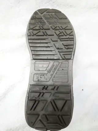 Zapatos de seguridad marrones y grises