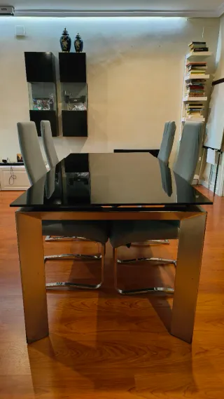 Mesa de comedor cristal y metal