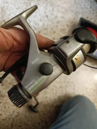 Lote 5 carretes 4 cañas más silla caja y cesta