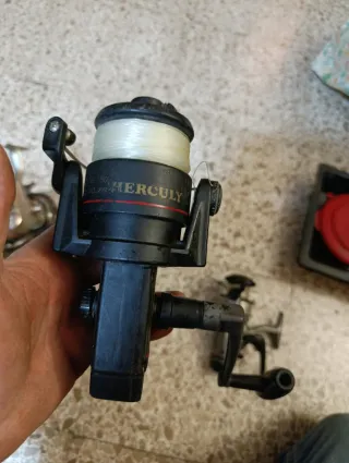 Lote 5 carretes 4 cañas más silla caja y cesta